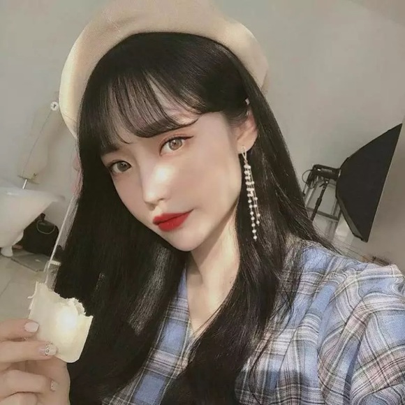 NEW Gorgeous Gold Simulated Crystal Earrings - Picture 4 of 5